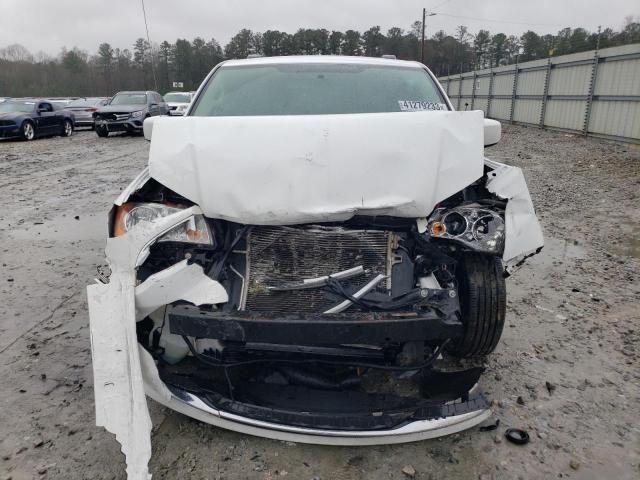 Photo 5 from auction – 2015 CHRYSLER TOWN & COU with VIN 2C4RC1AG6FR676158
