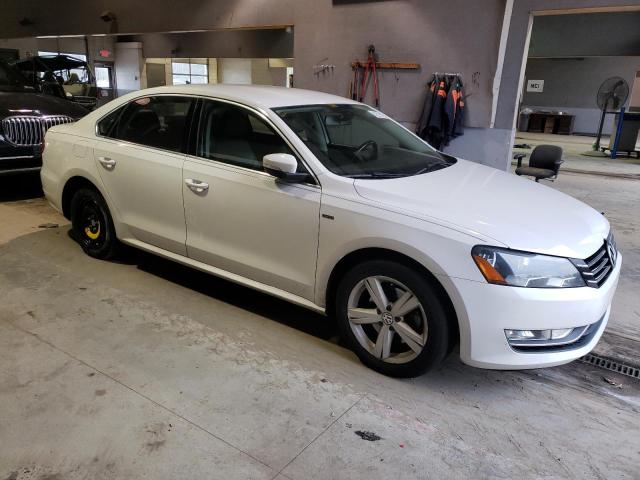 Photo 4 from auction – 2015 VOLKSWAGEN PASSAT S with VIN 1VWAT7A31FC108743