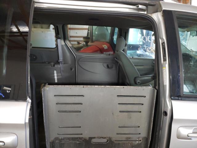 Photo 11 from auction – 2005 CHRYSLER TOWN & COU with VIN 2C4GP54LX5R534728