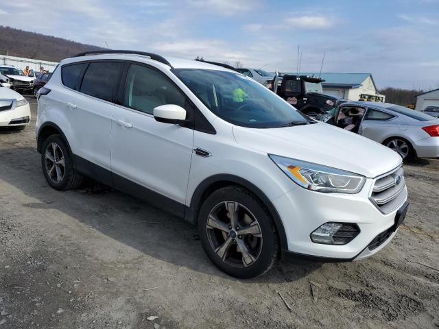 Photo 4 from auction – 2017 FORD ESCAPE SE with VIN 1FMCU9GD0HUA17878