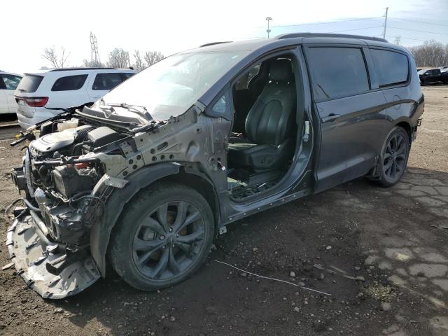 CHRYSLER PACIFICA T 2018 with VIN 2C4RC1EG6JR289256 - Photo from auction