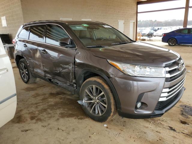 Photo 4 from auction – 2019 TOYOTA HIGHLANDER with VIN 5TDKZRFH7KS557035