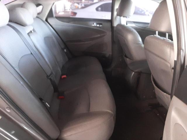 Photo 10 from auction – 2011 HYUNDAI SONATA SE with VIN 5NPEC4AC1BH039330