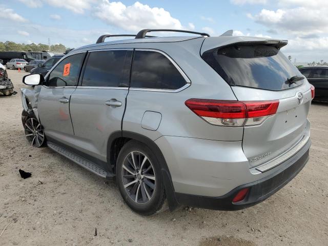Photo 2 from auction – 2019 TOYOTA HIGHLANDER with VIN 5TDKZRFH4KS551628