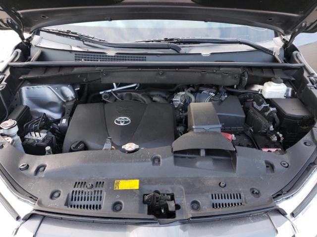 Photo 12 from auction – 2018 TOYOTA HIGHLANDER with VIN 5TDJZRFH5JS529261