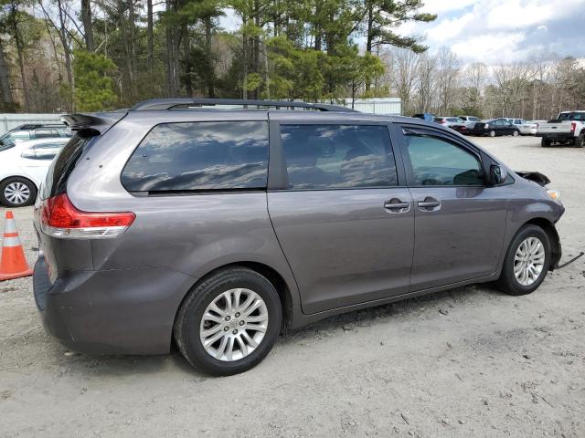 Photo 3 from auction – 2013 TOYOTA SIENNA XLE with VIN 5TDYK3DC8DS340616