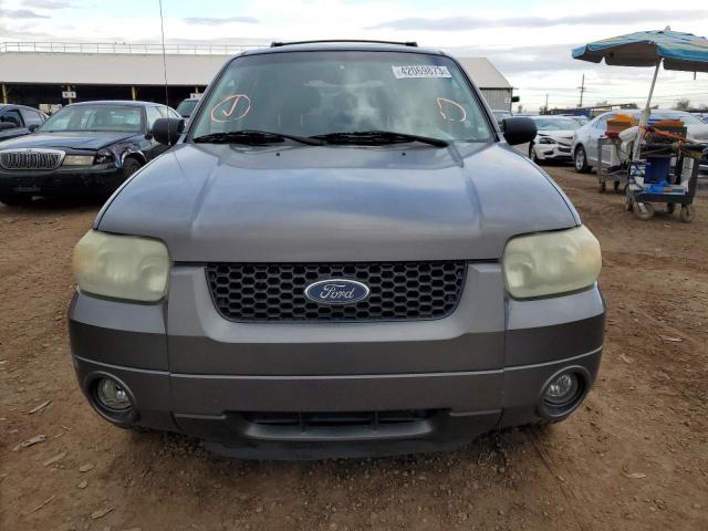 Photo 5 from auction – 2005 FORD ESCAPE LIM with VIN 1FMCU94105KD63818