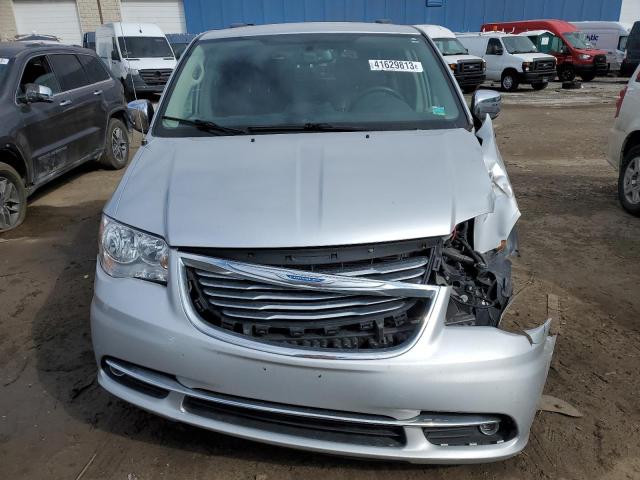 Photo 5 from auction – 2011 CHRYSLER TOWN & COU with VIN 2A4RR8DG2BR758945