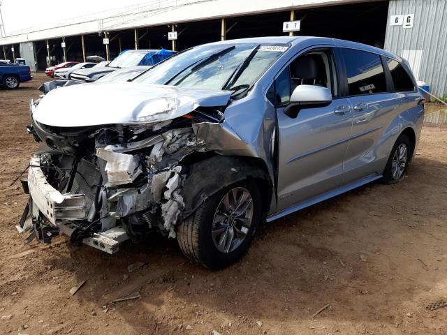 TOYOTA SIENNA LE 2021 with VIN 5TDKRKEC7MS027552 - Photo from auction