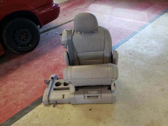 Photo 13 from auction – 2004 DODGE GRAND CARA with VIN 2D4GP44L14R613099