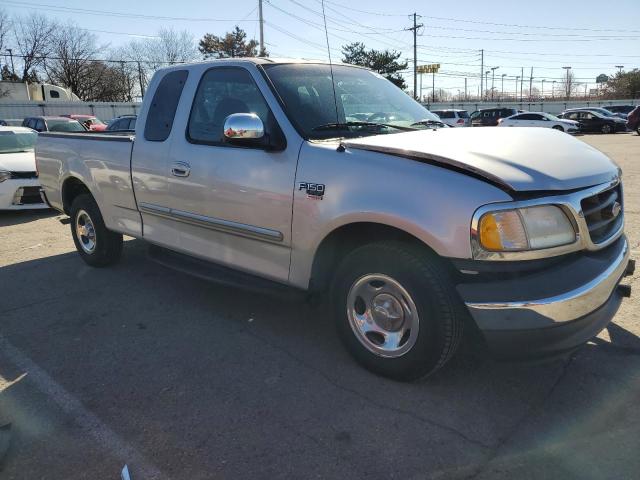 Photo 4 from auction – 2000 FORD F150 with VIN 1FTRX17W8YNB81947