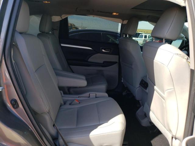 Photo 11 from auction – 2018 TOYOTA HIGHLANDER with VIN 5TDJZRFH4JS494535