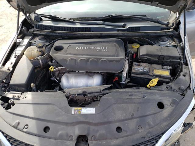Photo 11 from auction – 2015 CHRYSLER 200 LIMITE with VIN 1C3CCCAB2FN528855