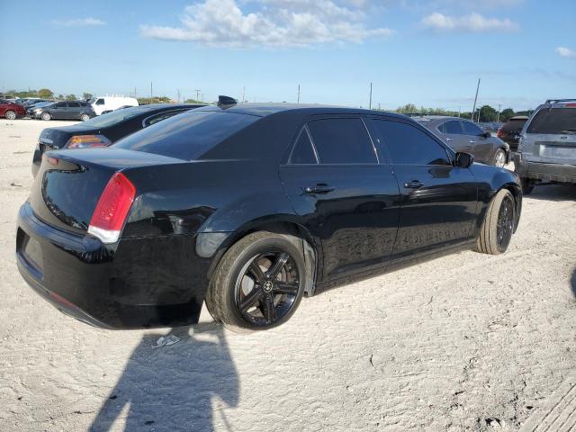 Photo 3 from auction – 2017 CHRYSLER 300 LIMITE with VIN 2C3CCAAGXHH577443