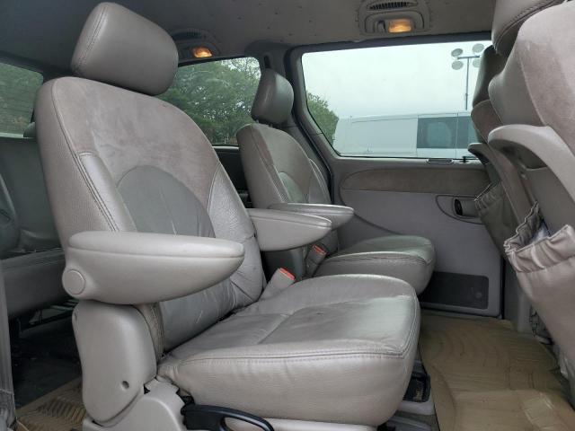 Photo 11 from auction – 2002 CHRYSLER TOWN & COU with VIN 2C8GP64LX2R667490