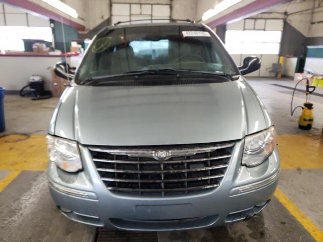 Photo 5 from auction – 2005 CHRYSLER TOWN & COU with VIN 2C4GP54L35R164397