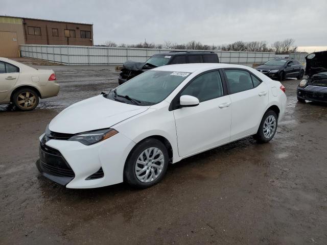 TOYOTA COROLLA L 2018 z numerem VIN 5YFBURHEXJP826797 - Zdjęcie z aukcji
