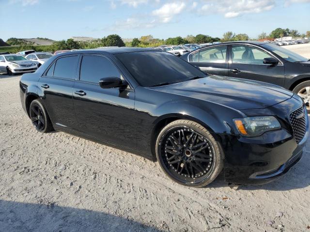 Photo 4 from auction – 2017 CHRYSLER 300 LIMITE with VIN 2C3CCAAGXHH577443