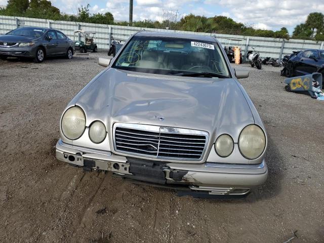 Photo 5 from auction – 1999 MERCEDES-BENZ E 320 with VIN WDBJF65H8XA728494