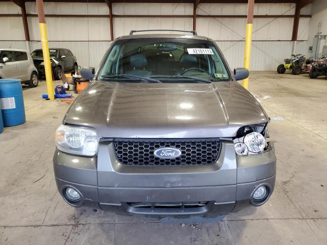 Photo 5 from auction – 2005 FORD ESCAPE LIM with VIN 1FMYU941X5KC90625