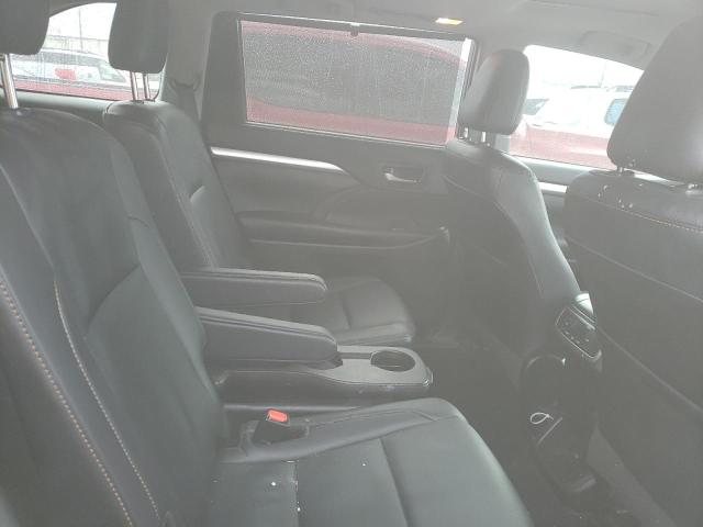 Photo 11 from auction – 2019 TOYOTA HIGHLANDER with VIN 5TDKZRFHXKS355113