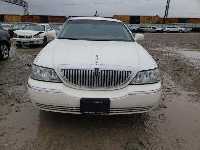 Photo 5 from auction – 2004 LINCOLN TOWN CAR E with VIN 1LNHM81W84Y610126