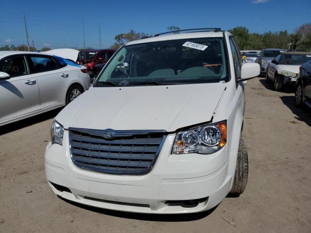 Photo 5 from auction – 2010 CHRYSLER TOWN & COU with VIN 2A4RR5D13AR252713