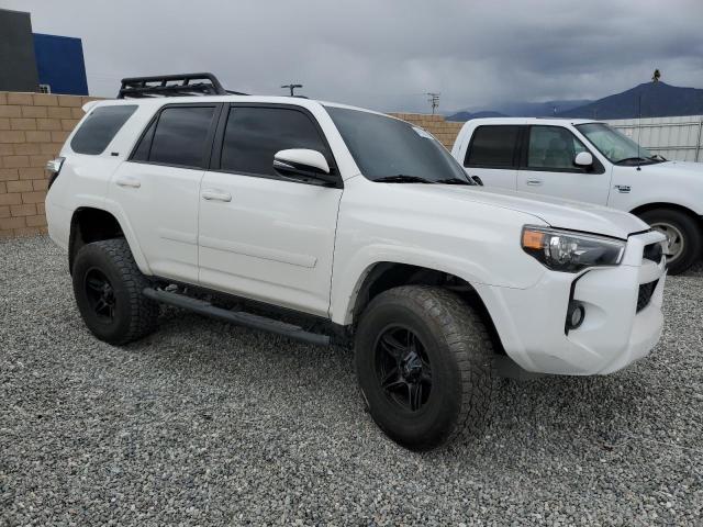 Photo 4 from auction – 2018 TOYOTA 4RUNNER SR with VIN JTEBU5JR2J5505867