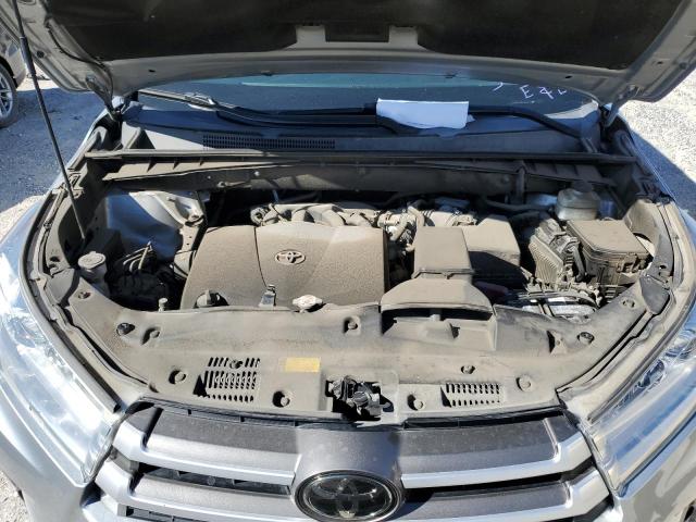 Photo 11 from auction – 2018 TOYOTA HIGHLANDER with VIN 5TDJZRFH1JS550043