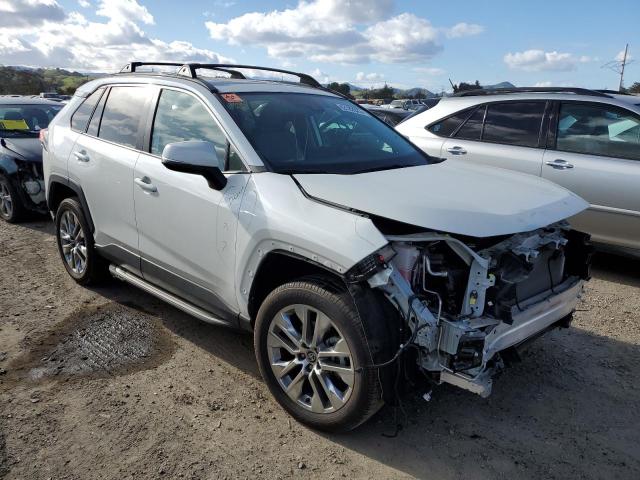 Photo 4 from auction – 2021 TOYOTA RAV4 XLE P with VIN 2T3C1RFV4MW154567