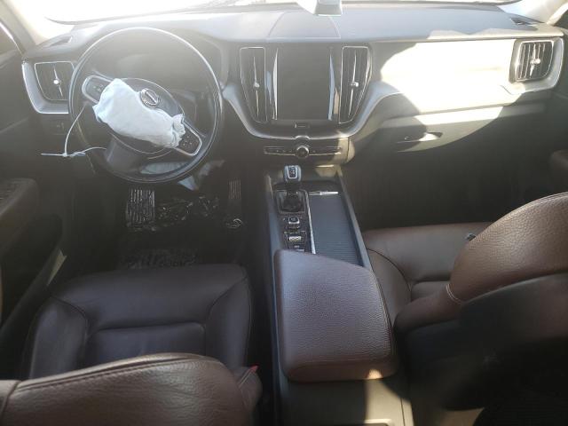 Photo 8 from auction – 2018 VOLVO XC60 T5 with VIN LYV102RKXJB105394