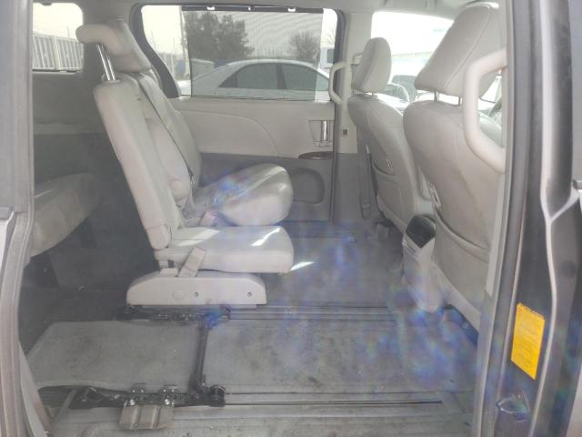 Photo 11 from auction – 2011 TOYOTA SIENNA XLE with VIN 5TDYK3DC8BS106781