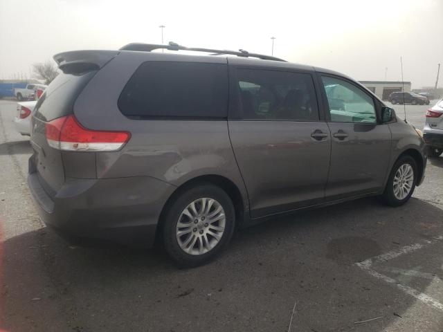 Photo 3 from auction – 2011 TOYOTA SIENNA XLE with VIN 5TDYK3DC8BS106781