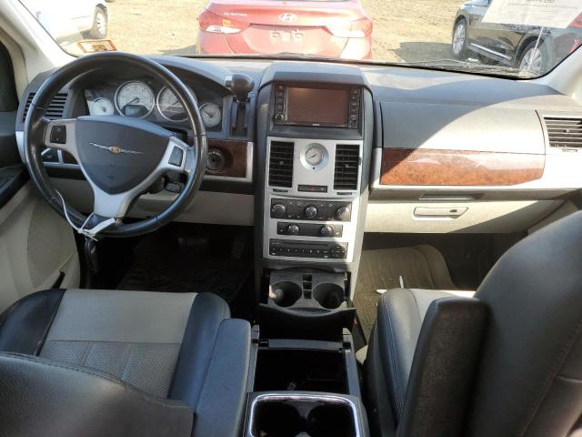 Photo 8 from auction – 2010 CHRYSLER TOWN & COU with VIN 2A4RR8D14AR422840