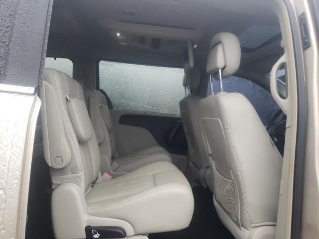 Photo 11 from auction – 2016 CHRYSLER TOWN & COU with VIN 2C4RC1CG5GR261217