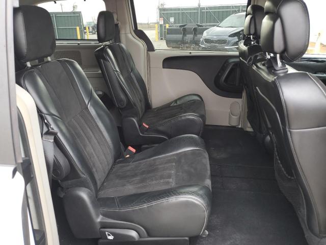 Photo 11 from auction – 2016 CHRYSLER TOWN & COU with VIN 2C4RC1JG9GR246724