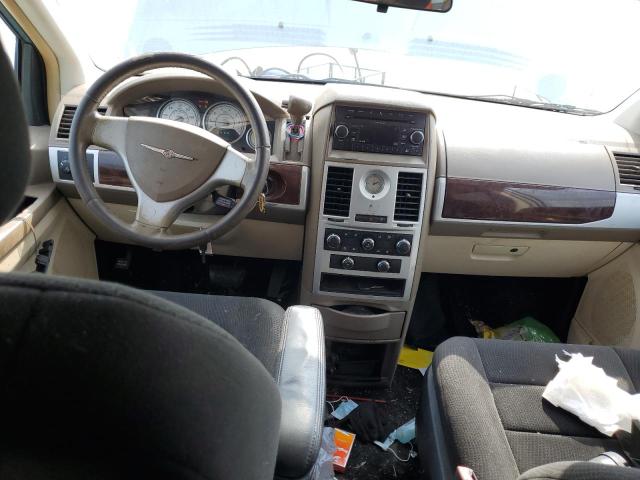 Photo 8 from auction – 2010 CHRYSLER TOWN & COU with VIN 2A4RR5D1XAR103277