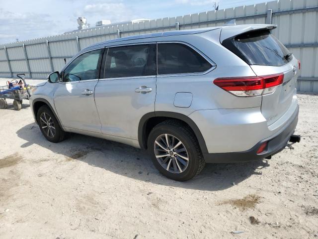Photo 2 from auction – 2018 TOYOTA HIGHLANDER with VIN 5TDKZRFH7JS287903