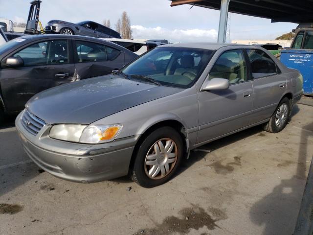 TOYOTA CAMRY LE 2000 with VIN JT2BG28K5Y0426647 - Photo from auction