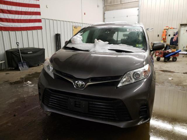 Photo 5 from auction – 2018 TOYOTA SIENNA LE with VIN 5TDKZ3DC6JS945490