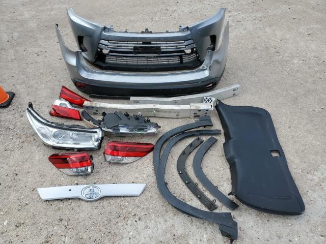 Photo 13 from auction – 2019 TOYOTA HIGHLANDER with VIN 5TDKZRFH0KS570774