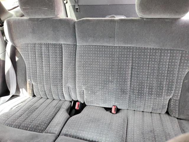 Photo 10 from auction – 2001 CHEVROLET BLAZER with VIN 1GNDT13W512199039