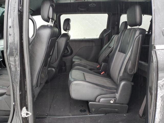 Photo 11 from auction – 2016 CHRYSLER TOWN & COU with VIN 2C4RC1HG3GR149430