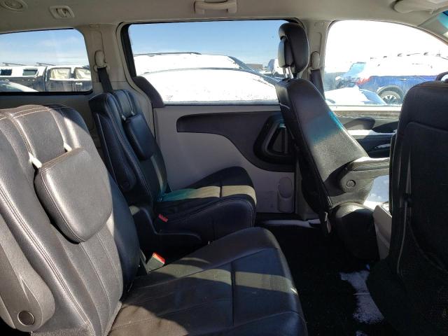 Photo 11 from auction – 2015 CHRYSLER TOWN & COU with VIN 2C4RC1BG2FR695174