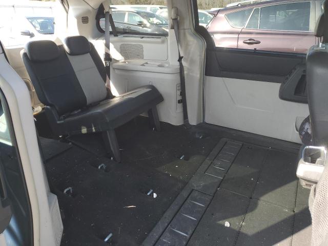 Photo 11 from auction – 2010 CHRYSLER TOWN & COU with VIN 2A4RR8D14AR422840