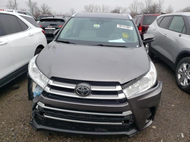 Photo 5 from auction – 2017 TOYOTA HIGHLANDER with VIN 5TDKZRFH6HS517652
