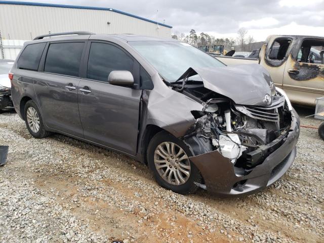 Photo 4 from auction – 2017 TOYOTA SIENNA XLE with VIN 5TDYZ3DC2HS771857