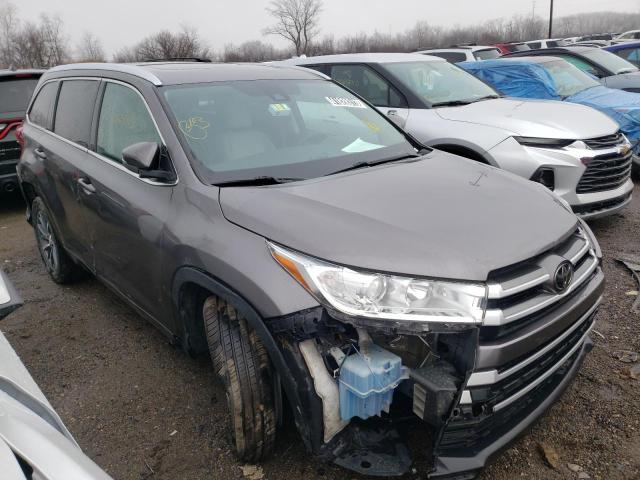 Photo 4 from auction – 2017 TOYOTA HIGHLANDER with VIN 5TDKZRFH6HS517652