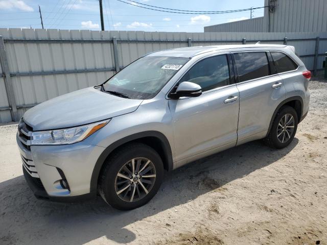 TOYOTA HIGHLANDER 2018 with VIN 5TDKZRFH7JS287903 - Photo from auction