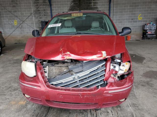 Photo 5 from auction – 2005 CHRYSLER TOWN & COU with VIN 2C8GP64L55R417370